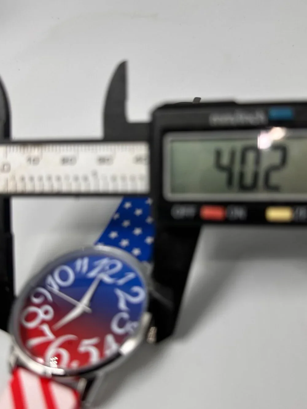 Patriotic Women Watch Silver Tone Red White Stars Stripes Band New Battery